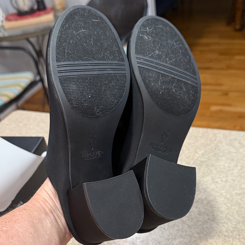 Vera Wang Black Peep-Toe Heeled Shoes - Picture 7 of 7